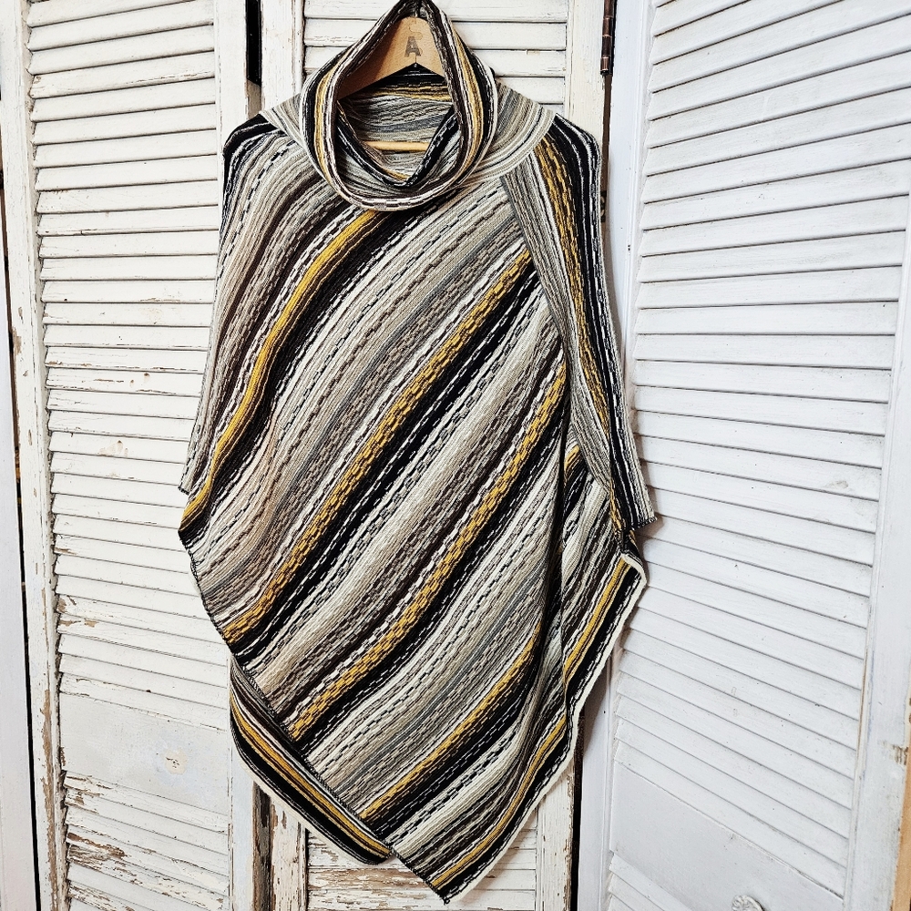 🎉 3 For $15 🎉 Cozy Striped Knit Poncho O/S